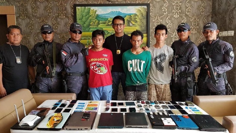 Sindikat Penipuan Undian WhatsApp Ditangkap Polisi di Sulsel Sindikat Penipuan Undian WhatsApp Ditangkap Polisi di Sulsel