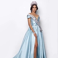 Sebelum menjadi Puteri Indonesia 2017, Bunga Jelitha dikenal sebagai model. Ia sudah menggeluti dunia modeling selama kurang lebih 11 tahun. Foto: Dok. Instagram