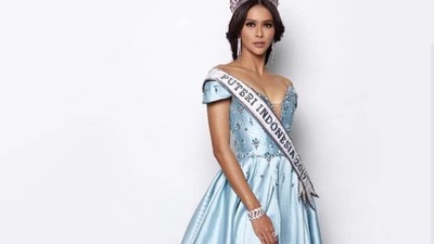 Cantiknya Bunga Jelitha yang Akan Lepas Mahkota Puteri Indonesia Malam Ini