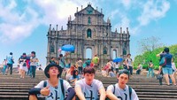 Berkunjung ke Macau, Choi Tae Joon mampir ke Ruins of St Pauls. Ia bersama juga dengan Lee Jong Hyun CNBLUE dan Jung Joon Young (actorctj/Instagram)