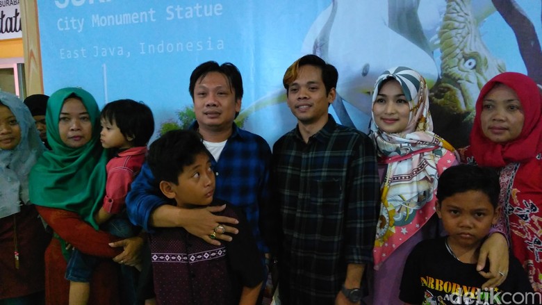 Dua Pelawak Jatim yang Sempat Ditahan di Hong Kong Tiba di Surabaya Dua Pelawak Jatim yang Sempat Ditahan di Hong Kong Tiba di Surabaya