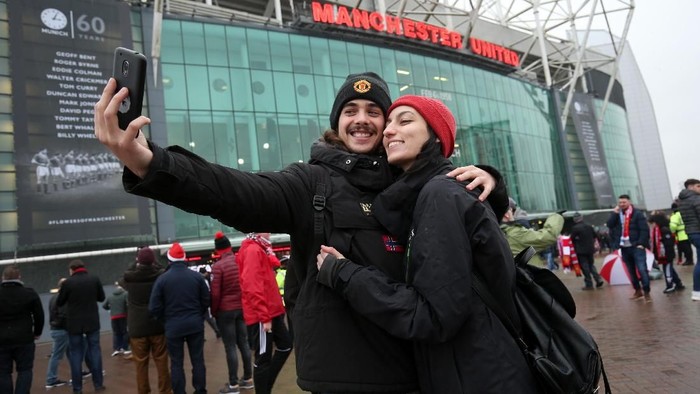 MANCHESTER, ENGLAND - FEBRUARY 03:  General view outside the stadium ahead of the Premier League match between Manchester United and Huddersfield Town at Old Trafford on February 3, 2018 in Manchester, England.  (Photo by Alex Morton/Getty Images)