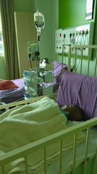 Kendra mendapatkan 7 injection pump dan juga transfusi darah