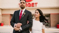 Michael Delvalle dan Isabella Sablan menikah pada 26 Januari lalu. Karena tidak diizinkan membuat acara resepsi di supermarket, akhirnya mereka memilih untuk membuat foto pernikahannya saja. Foto: evanrphotography