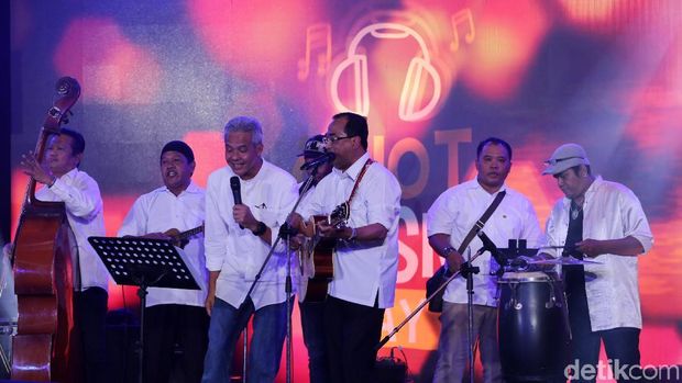 Budi Karya dan Olala Band Ngejam Seru di d'HOT Music Day 2018