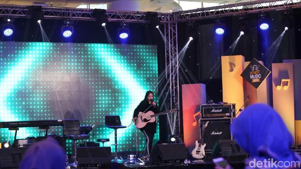 Terenyuh Suara Nadya Fatira di d'HOT Music Day 2018 