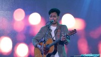 Kembali ke tahun 2016, ia membawa lagu Kisah Klasik dari Sheila On 7.