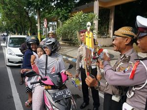 Gunakan Wayang Kulit, Cara Unik Sosialisasi Lalu Lintas di Jombang