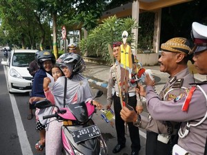 Gunakan Wayang Kulit, Cara Unik Sosialisasi Lalu Lintas di Jombang