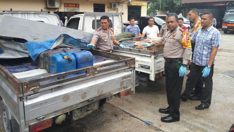 Penimbun BBM Subsidi 2 Ton Lebih di Jayapura Ditangkap Penimbun BBM Subsidi 2 Ton Lebih di Jayapura Ditangkap