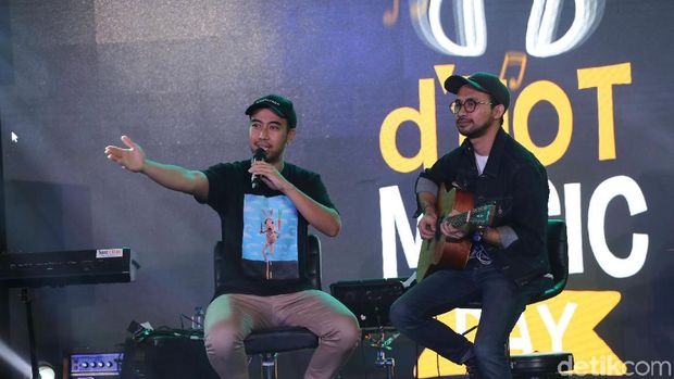 <i>Heyaaa</i>! Vidi Aldiano Ajak Penonton Bernyanyi di d'HOT Music Day 2018