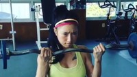 Rahasianya adalah karena ketika tidak siaran Fitness Fairy mendedikasikan waktunya untuk olahraga. Ia olahraga sampai lima jam sehari. (Foto: Instagram/midyoung)