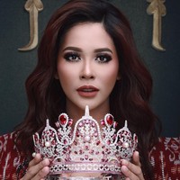 Bunga Jelitha sudah bersiap melepas mahkotanya Jumat (9/3/2018) malam ini dalam ajang grandfinal Puteri Indonesia 2018. Dia mengunggah foto di Instagram yang memperlihatkan penampilannya tanpa mahkota. Bunga pun tak lupa mengucapkan sederet terimakasih kepada semua pihak yang setelah mendukungnya. Foto: Dok. Instagram