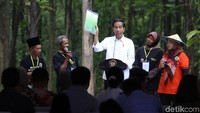 Penyeluran Kredit Usaha Rakyat (KUR) kepada petani penggarap lahan hutan melalui Program Perhutanan Sosial yang digagas oleh pemerintah siap dijalani di Desa Ngimbang, Kecamatan Palang, Tuban, Jawa Timur.