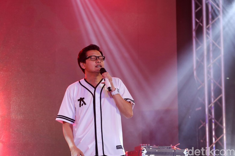 Armand Maulana Bela Negara Lewat Musik Armand Maulana Bela Negara Lewat Musik