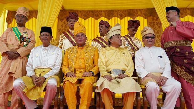  Sultan di Sumut Tepung Tawari Cagub Edy Rahmayadi