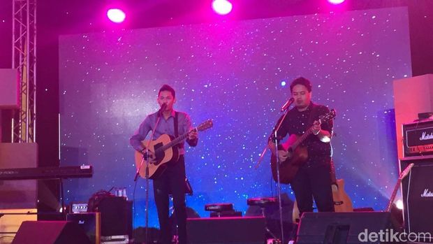 Tampil Necis, Solois Yakop Meriahkan d'HOT Music Day 2018