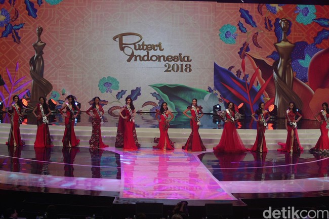 Ajang pemilihan Puteri Indonesia 2018 segera memasuki tahap akhir dengan terpilihnya enam finalis sebagai enam besar ajang kontes kecantikan tersebut. Enam finalis ini sebelumnya adalah mereka yang lolos ke top 11 Puteri Indonesia 2018. Ajang grand final Puteri Indonesia 2018 digelar di Jakarta Convention Center, Jumat (8/3/2018) malam. Foto: Mohammad Abduh/Wolipop