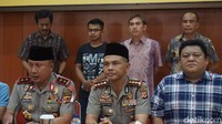 Saat mengetahui kasus tersebut dilaporkan, Deni langsung mendatangi Polsek Cimahi Selatan yang dekat dengan kediamannya untuk menanyakan perihal kasus tersebut, Kamis (8/3) kemarin. Deni diarahkan anggota Polsek Cimahi Selatan untuk langsung bertemu pengelola Bunbin Bandung. (Foto: Dony Indra Ramdhan/detikcom)
