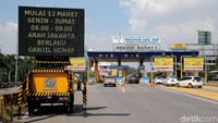 Program penanganan kemacetan Tol Jakarta-Cikampek berisi tiga aturan yang diyakini bakal ampuh mengatasi kepadatan di tol tersebut.