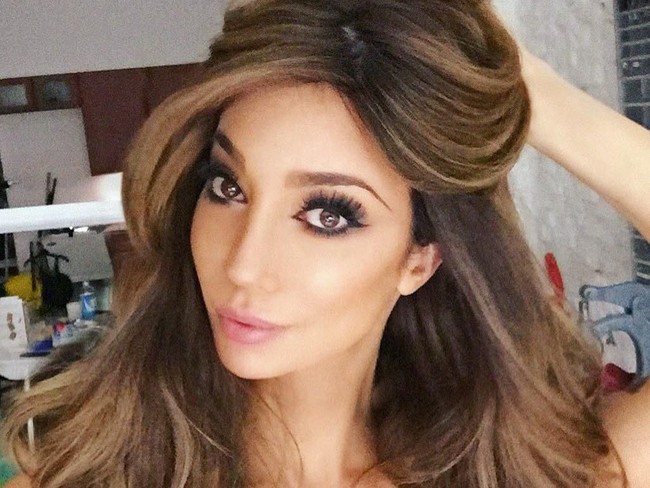 Yasmine Petty memiliki keseksian yang tak kalah dari Kim Kardashian. Jika tak terungkap identitas aslinya, maka tak ada yang menyangka bahwa dirinya adalah transgender. Yasmine pernah catwalk bersama supermodel Naomi Campbell dan Karolina Kurkova.  Foto: Instagram