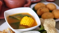 Meski nasi timbel unggahan @alwaysshungry.id ini terlihat sederhana, tapi ayam goreng renyah, tempe bacem, dengan sambal bawang dan cerahnya sayur asem tetap buat perut menjadi lapar! Foto: Instagram/Istimewa
