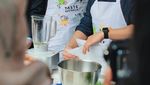 Yuk, Intip 10 Gaya Keren Yuda Bustara Saat Beraksi di Dapur!