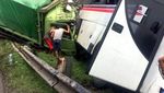 Foto: Ini Bus dan Truk yang Kecelakaan di Tol Cikampek