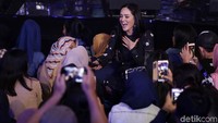 Istri Ahmad Dhani itu sempat berkelakar soal haters.