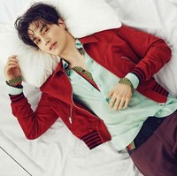 Aktor ganteng ini terlihat lebih muda dari usia sebenarnya. Banyak yang tak mengira kalau Lee Dong Wook sudah berusia 36 tahun. Foto: Instagram