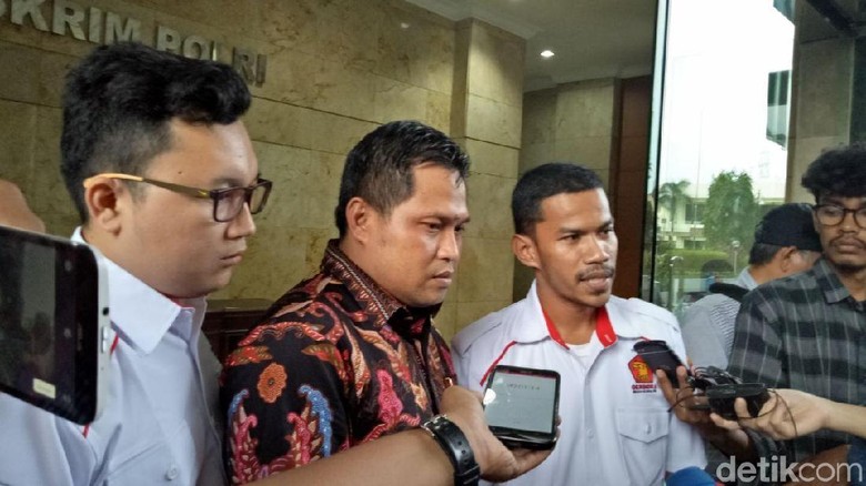 Fadli Zon Polisikan Sekjen PSI Raja Juli Antoni dan Faisal Assegaf Fadli Zon Polisikan Sekjen PSI Raja Juli Antoni dan Faisal Assegaf