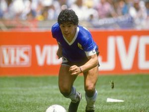 Top! Gol Abad Ini dari Diego Maradona