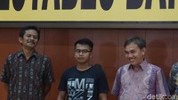 Saya minta maaf kepada manajemen dan warga seluruh Indonesia khususnya warga kota Bandung dan pencinta hewan seluruh Indonesia. Saya minta maaf yang sebenar-benarnya, ucap Deni di Mapolrestabes Bandung, Jalan Jawa, Kota Bandung, Jabar, Jumat (9/3/2018). (Foto: Dony Indra Ramdhan/detikcom)