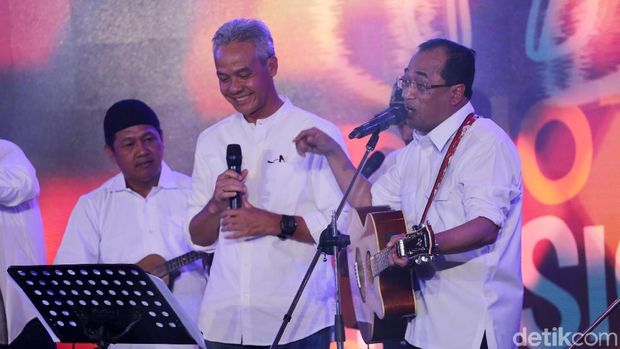 Budi Karya dan Olala Band Ngejam Seru di d'HOT Music Day 2018