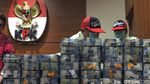Ini Tumpukan Duit Suap Walkot Kendari yang Sempat Dilarikan ke Hutan