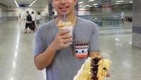 Terlihat enak, kira-kira Mario sedang makan apa ya? Jadi pengen nih! Foto: Instagram marioginan7ar