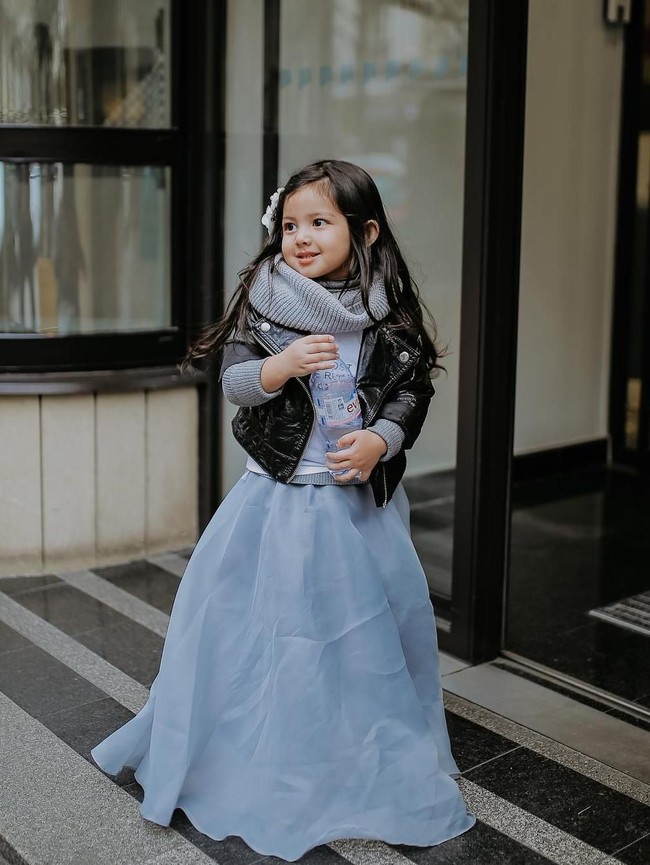 Meski usianya masih sangat muda tapi popularitas Aaisyah tak kalah dengan anak-anak artis yang lain di Instagram. Followersnya sudah mencapai jutaan. Foto: Instagram