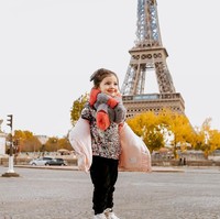 Tak heran jika foto-foto di Instagramnya selalu penuh dengan gaya hidupnya yang kerap liburan bersama orangtuanya. Foto: Instagram