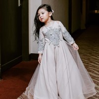 Selebgram cilik Malaysia ini suka bergaya seperti putri di negeri dongeng dan tampil ala fashionista. Foto: Instagram
