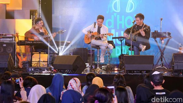 'Sayap Pelindungmu' The Overtunes Bikin Syahdu d'HOT Music Day 2018