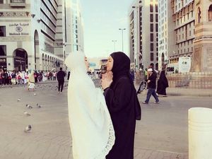 Foto: 8 Gaya Hijab Minimalis Ala Tia Ivanka