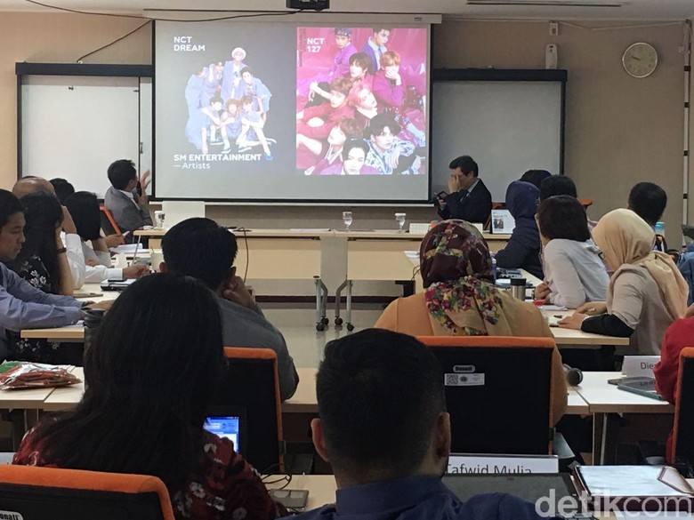 Saat Diplomat Muda RI Belajar K-Pop Wave Saat Diplomat Muda RI Belajar K-Pop Wave