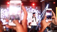 Meski Ganjar dan Budi Karya turun, Sandiaga Uno diminta tetap melanjutkan bersama mereka dengan lagu Munajat Cinta. Rifkianto Nugroho/detikFoto.