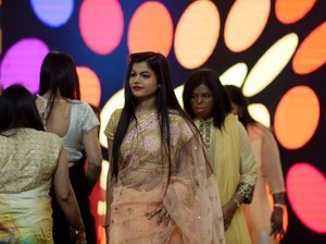 Potret Inspiratif Saat Wanita Korban Siraman Air Keras Jadi Model Catwalk