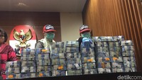 KPK menduga duit suap ke Wali Kota Kendari Adriatma Dwi Putra diperuntukkan kepentingan kampanye ayahnya, Cagub Sulawesi Tenggara Asrun.
