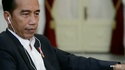 Gaya Jokowi Dengar Lagu Slank Saat Ucapkan Selamat Hari Musik Nasional