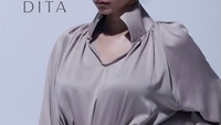 Nama Mey Chan akhirnya ditanggalkan oleh penyanyi asal Malang, Jawa Timur itu kemudian menggantinya dengan nama Dita. Foto: Instagram @ditaofficial.id 