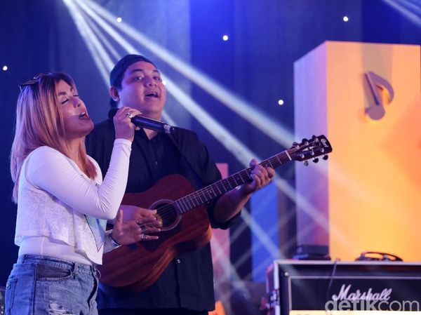 Luapan Energi Novita Dewi di dHOT Music Day 2018