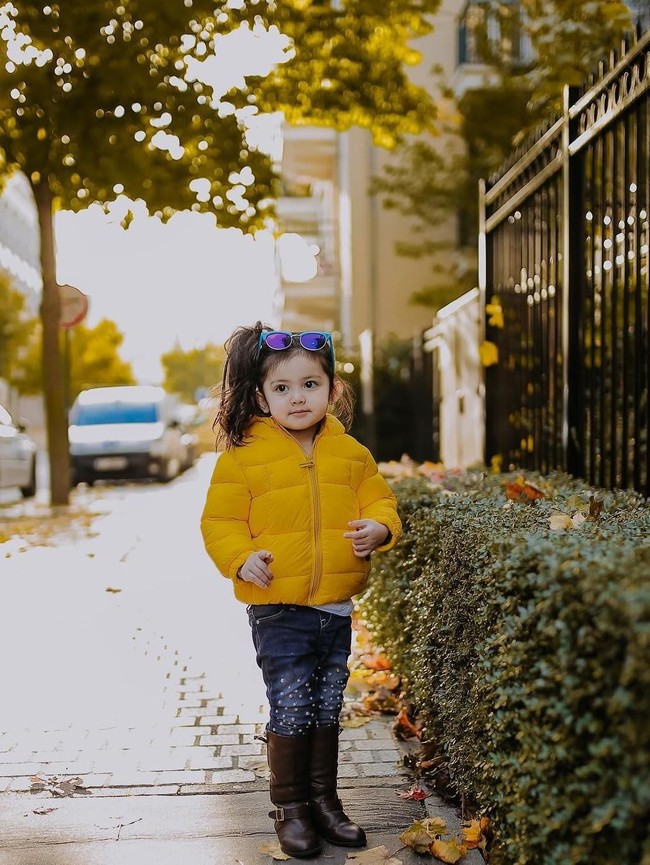 Penampilan Aaisyah memang selalu fashionable, tak heran kalau ia di nobatkan sebagai fashionista cilik. Foto: Instagram