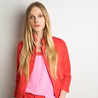 Memiliki kecantikan dan fitur wajah feminin membuat Stav Strashko sering disangka sebagai wanita seutuhnya. Model 25 tahun itu sebenarnya adalah seorang transgender yang sejak ia kecil sudah mengira dirinya adalah perempuan. Foto: Instagram